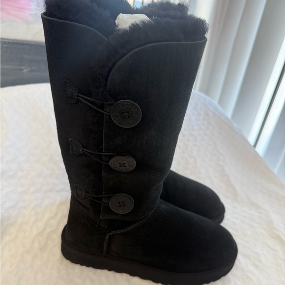 “SIZE 7” UGG Women's Bailey Button Triplet II Boot - Picture 2 of 5